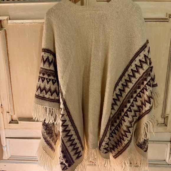 Vintage Alpaca Hand-Knit Poncho/Wrap - Picture 2 of 6
